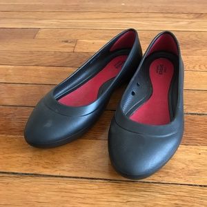Crocs Black Ballet Flats (Size 8)